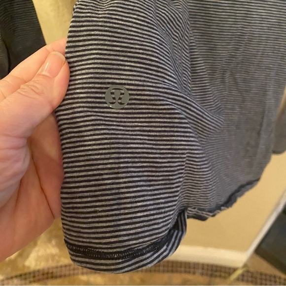 LULULEMON Women Gray Striped Faux Wrap Long Sleeve Top Size 4-6 - Picture 6 of 6